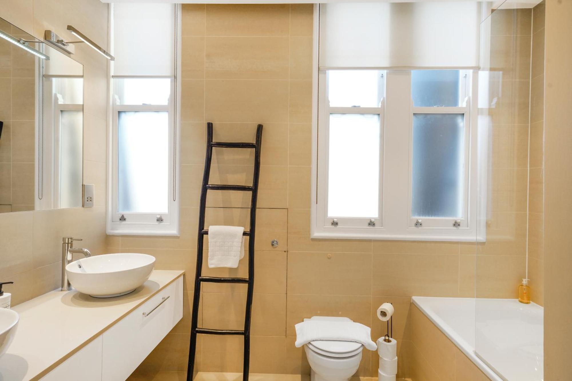 Spacious And Modern 4 Beds Home In Kensington Лондон Екстер'єр фото